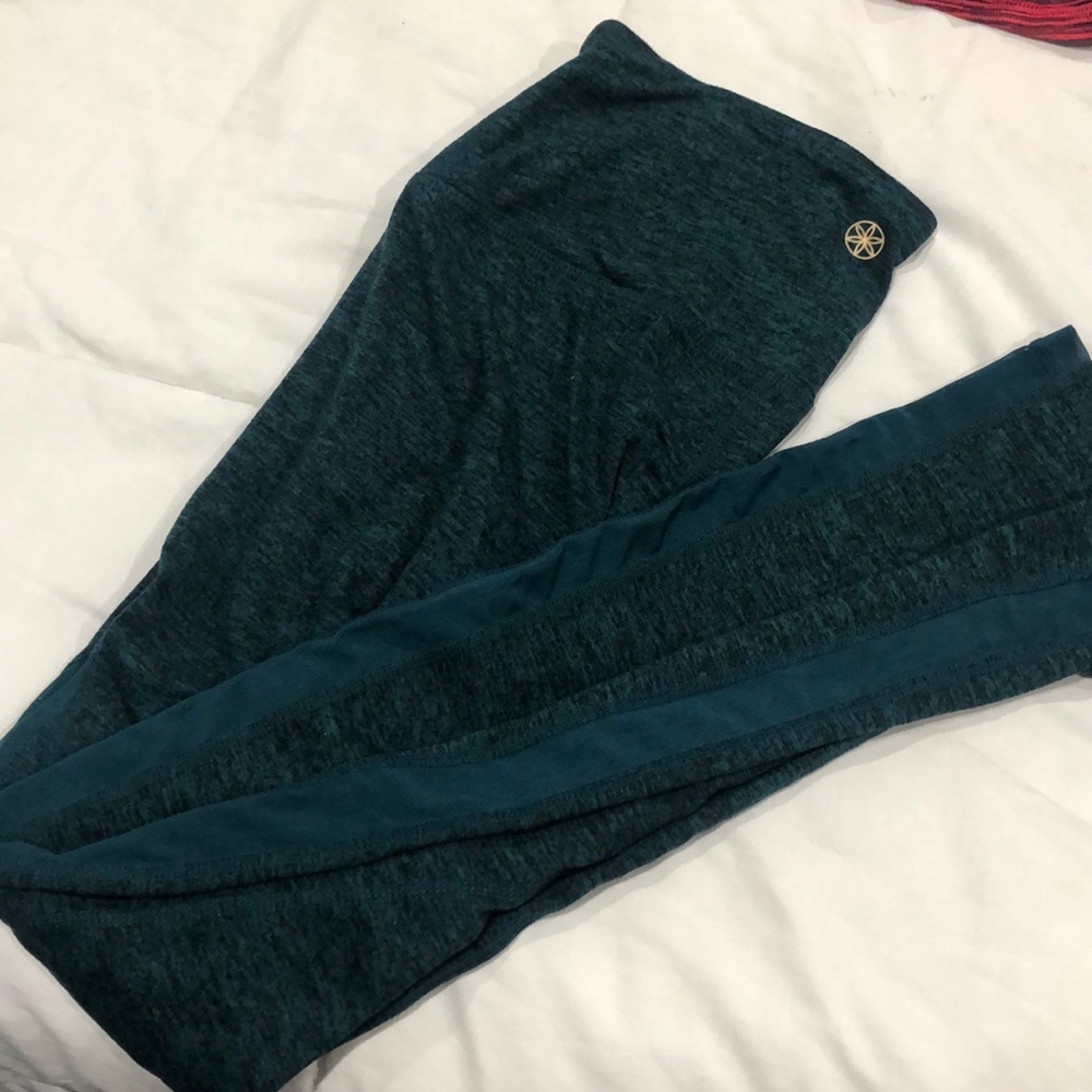 Gaiam Leggings with side mesh detail size XS